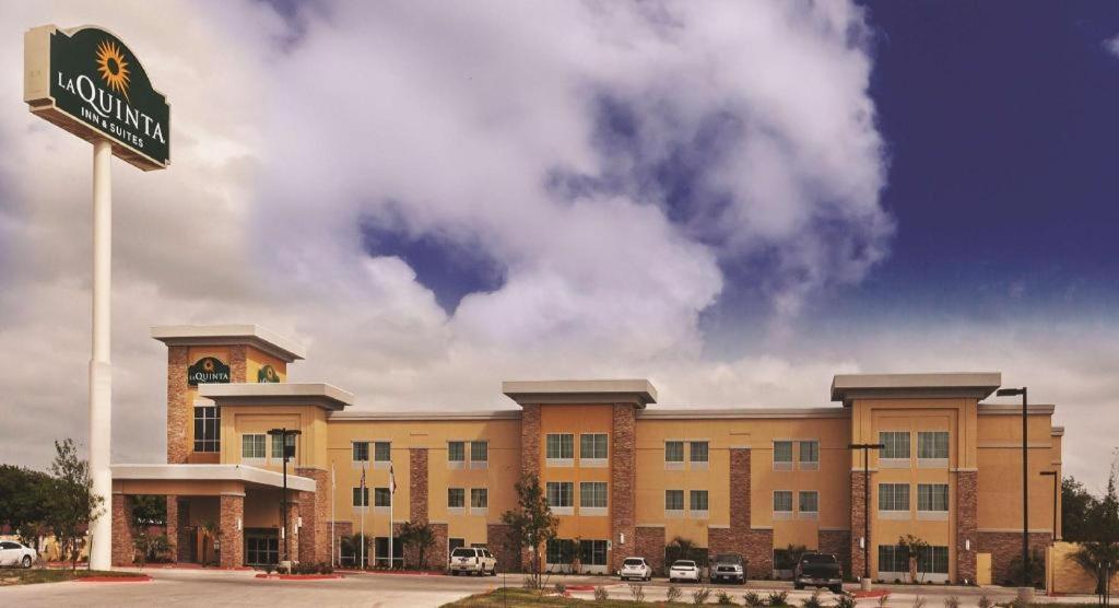 La Quinta By Wyndham Beeville Экстерьер фото